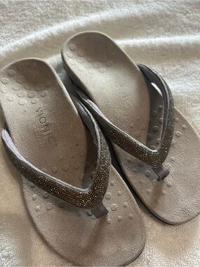 Vionic Dillon Shine Sandal